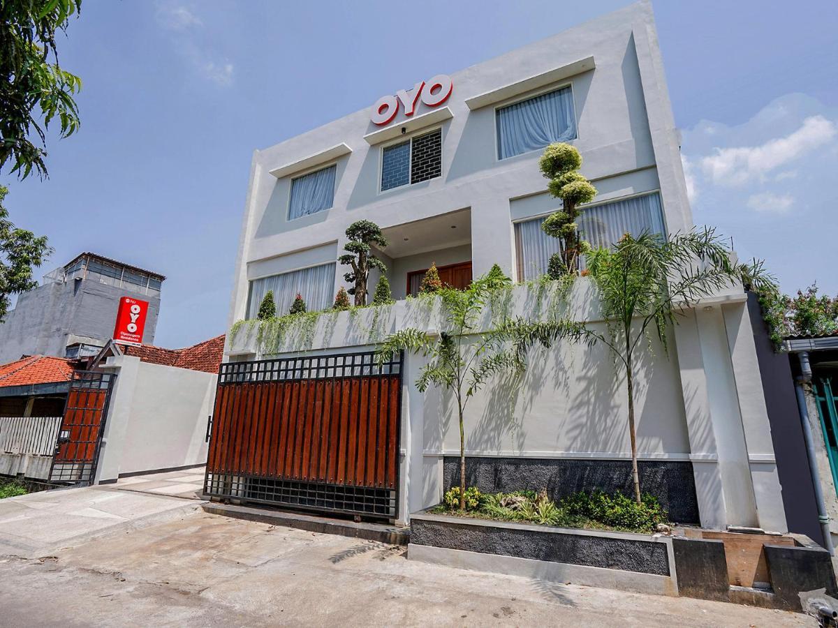 Oyo 747 Cipunegara Residence Surabaia Exterior foto